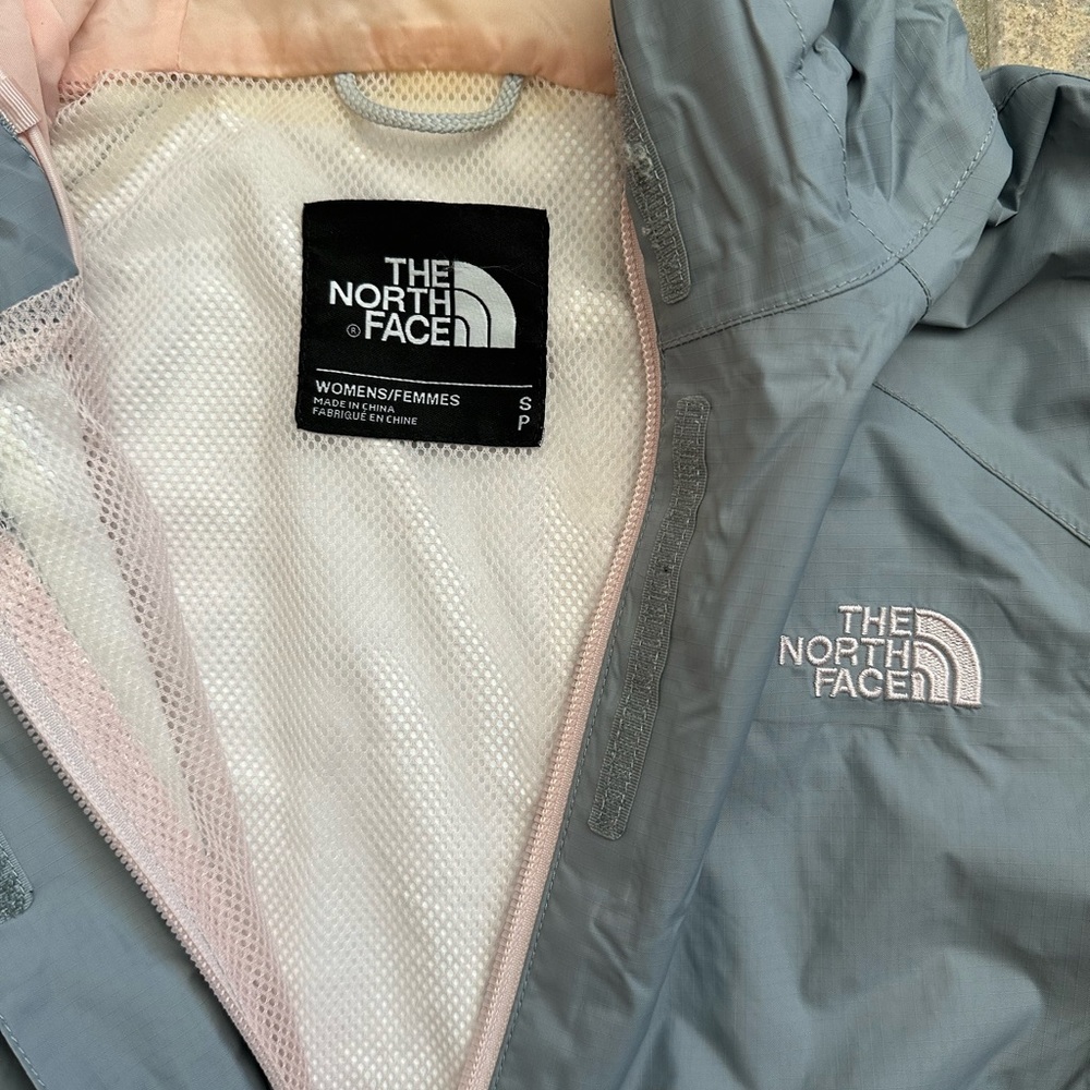 north face lightweight windbreaker with hood, size small, light pink & grey - Picture 8 of 8